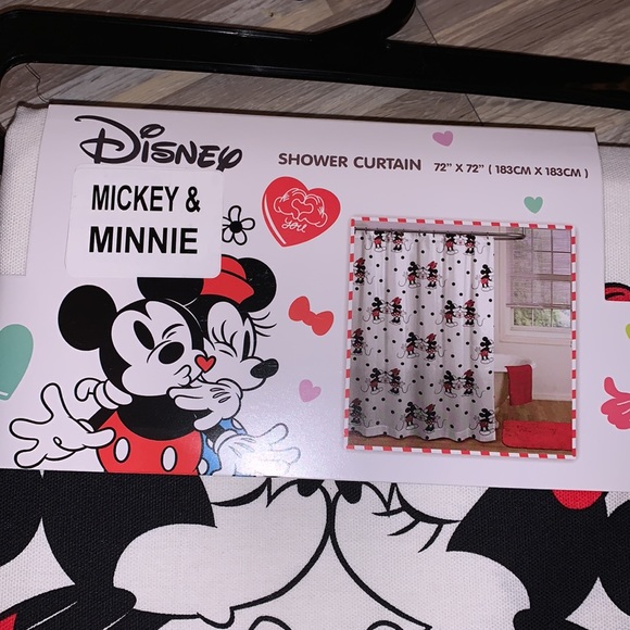 DISNEY Mickey and Minnie Mouse shower curtain! - Picture 2 of 4